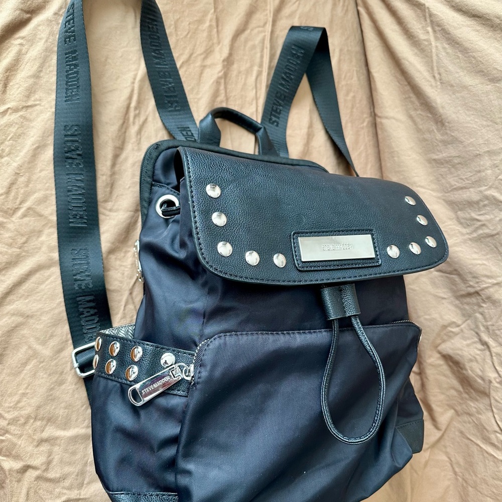 Beautiful Steve Madden Silver Studded Black Backpack - Picture 4 of 16